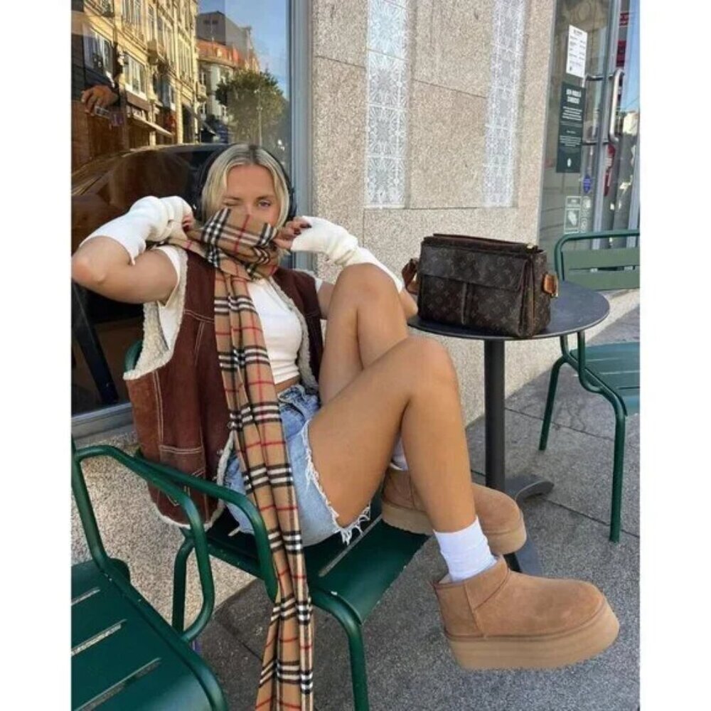 UGG Classic Ultra Mini Platform Boot in Chestnut Size US 9